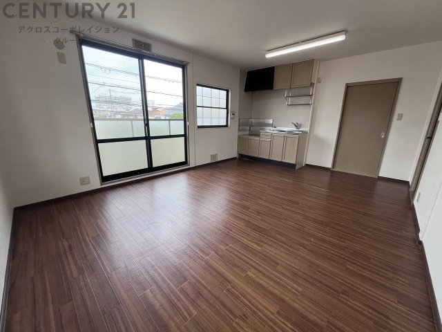 居室・リビング　２面採光の明るいお部屋です。