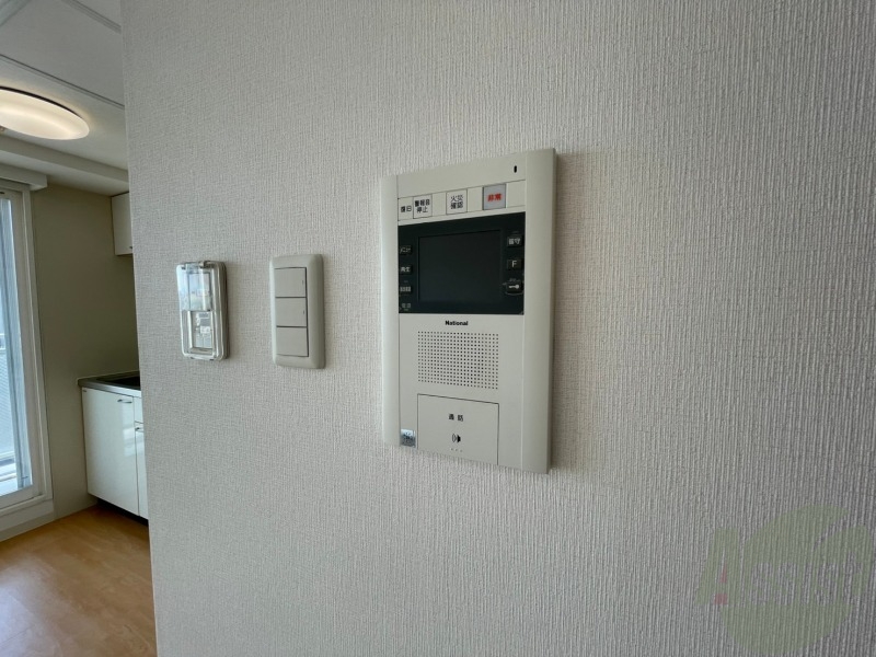 セキュリティ　ＴＶモニター付インターホンです。来客者の顔が見えるので安心！