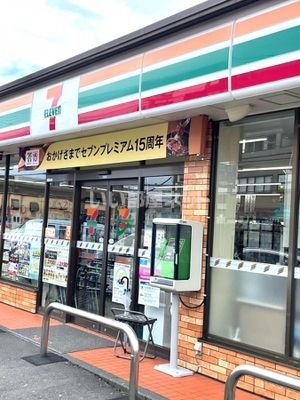 コンビニ　セブンイレブン（コンビニ）まで769m