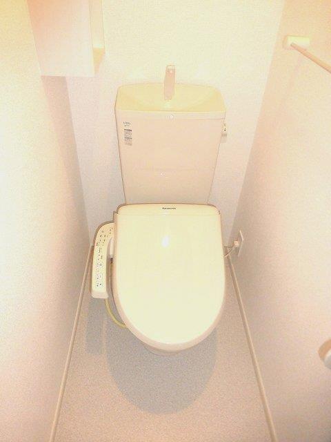 トイレ　温水洗浄便座