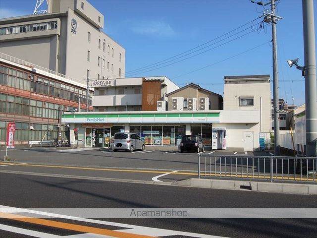 コンビニ　ファミリーマート（コンビニ）まで291m
