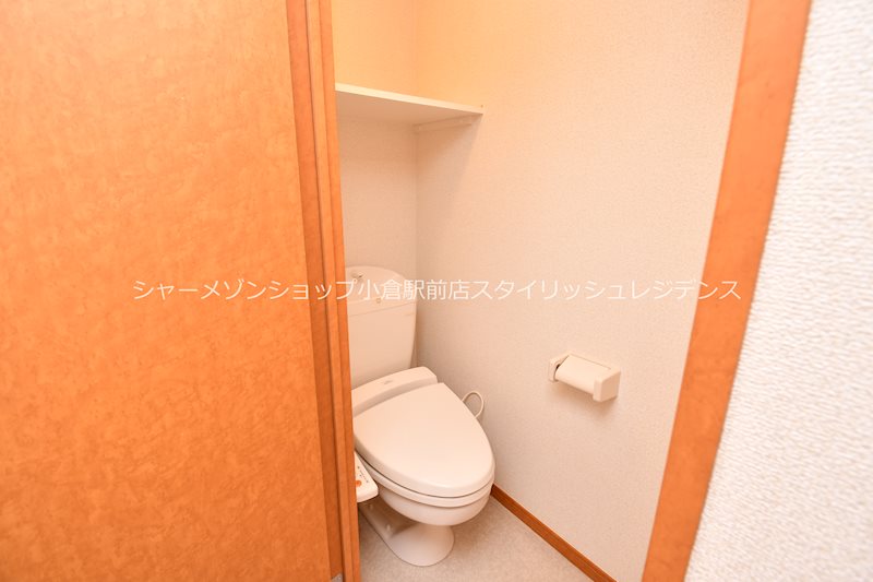 トイレ　温水洗浄便座付き