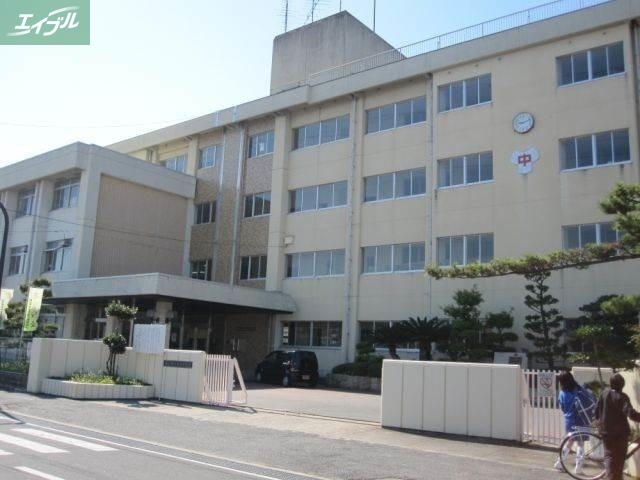 中学校　芳田中学校（中学校）まで1240m