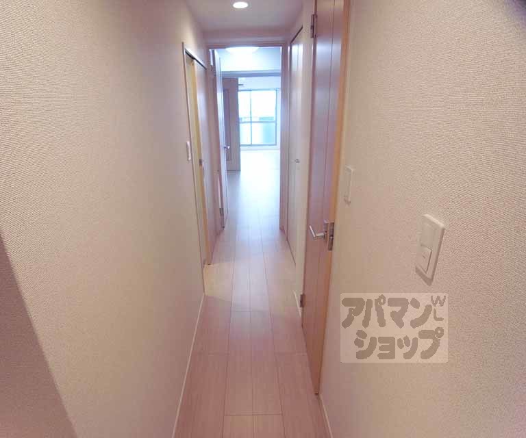 その他部屋・スペース　玄関からの廊下です