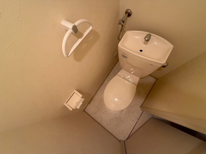 トイレ　こちらはトイレです。清潔感があり、安心して使用できます。