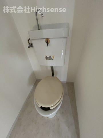 トイレ　落ち着いた色調のトイレです