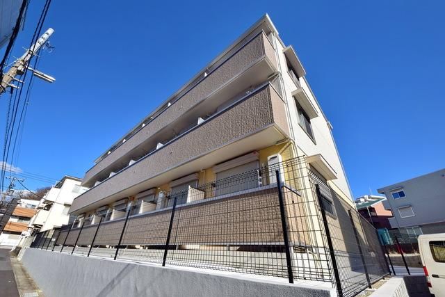 建物外観　オートロック完備