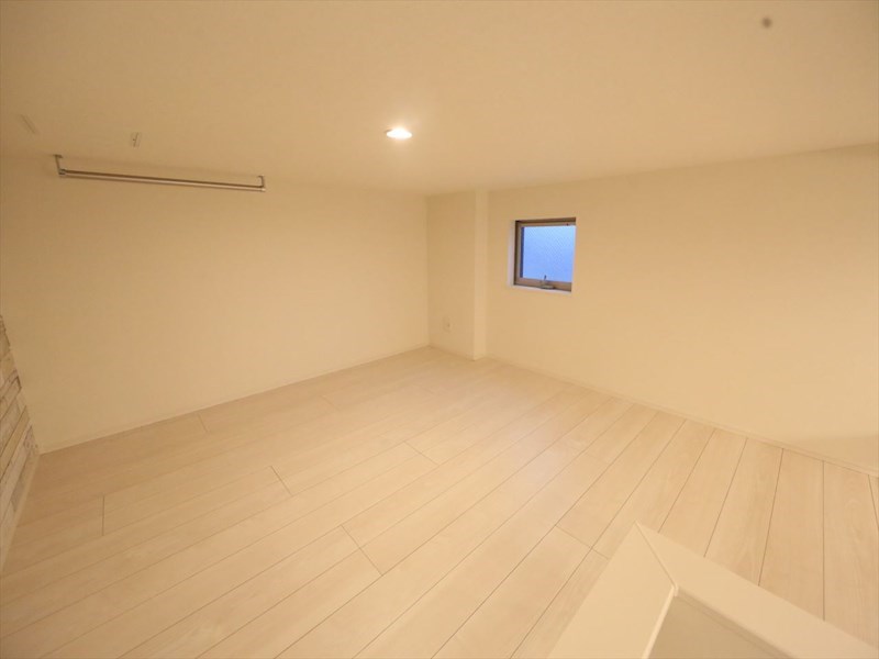その他部屋・スペース　階段式上段ロフト6.1帖（収納にも寝室にも使えます）