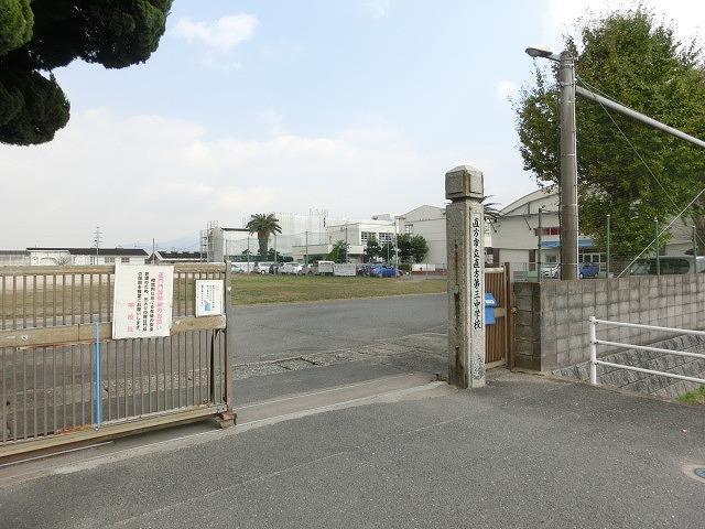 中学校　直方第三中学校（中学校）まで800m