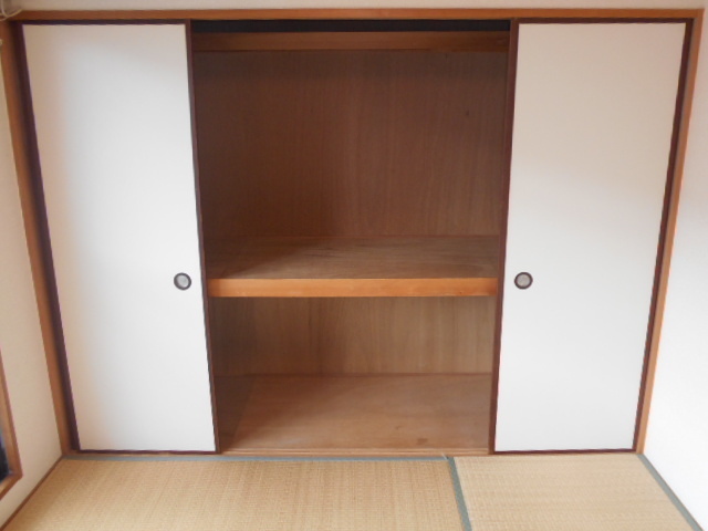 収納　和室の大きな押入れです。