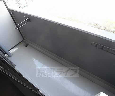 バルコニー　日当たりの良いバルコニー