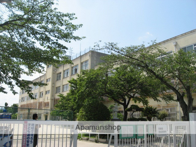 小学校　高槻市立川西小学校（小学校）まで1083m