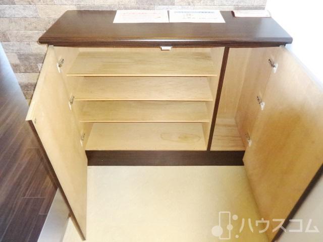 玄関　玄関にはシューズボックス付き♪