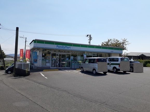 コンビニ　ファミリーマート姶良東餅田店（コンビニ）まで140m