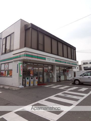 コンビニ　ローソンストア１００（コンビニ）まで208m
