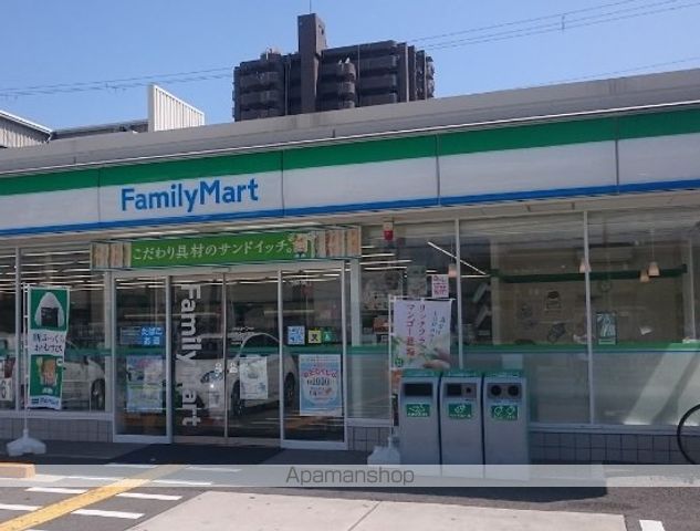 コンビニ　ファミリーマート（コンビニ）まで252m