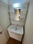 洗面設備　トイレの手前のスペースが活用されています