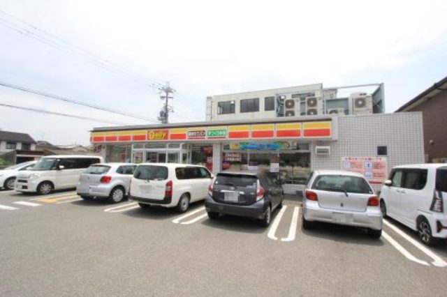 コンビニ　デイリーヤマザキ大和高田中町店（コンビニ）まで730m