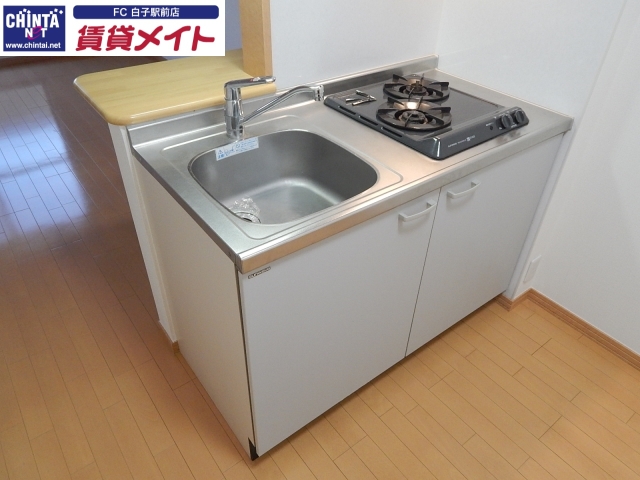 キッチン　同建物別部屋の写真です。