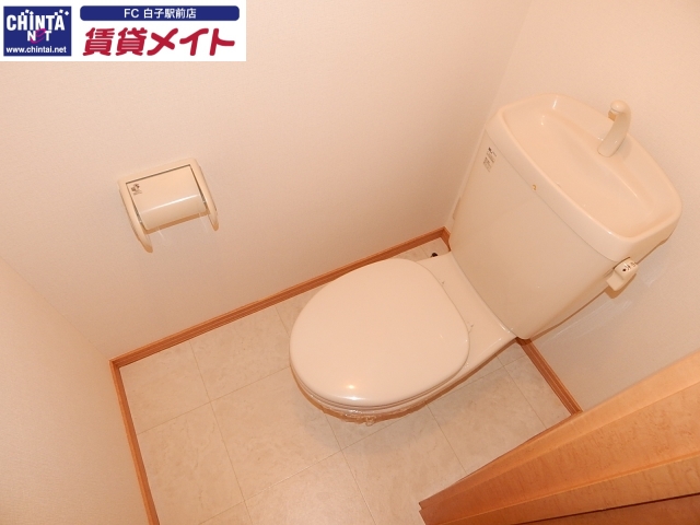 トイレ　同建物別部屋の写真です。