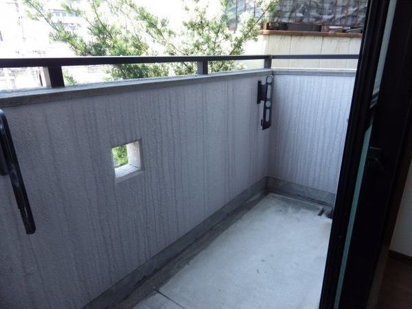 バルコニー　※写真は同じマンションの違う部屋のものになります。