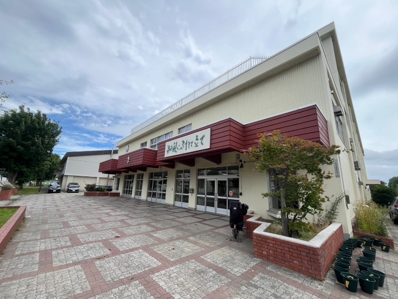 中学校　札幌市立八軒中学校（中学校）まで504m