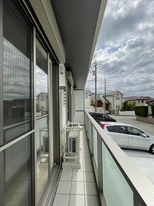 バルコニー　突然のゲリラ豪雨や台風時に大活躍！シャッター完備！