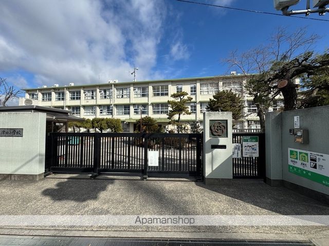 小学校　津田小学校（小学校）まで1761m