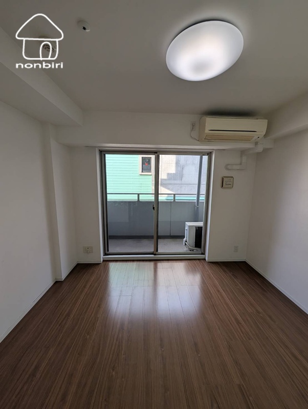 居室・リビング　けっこう明るいお部屋です