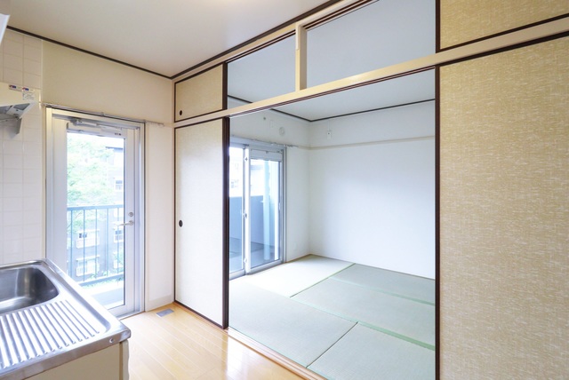UR館ヶ丘の居間写真