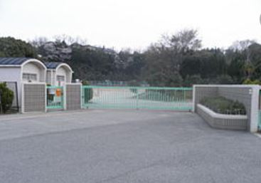 小学校　三木市立緑が丘小学校（小学校）まで721m
