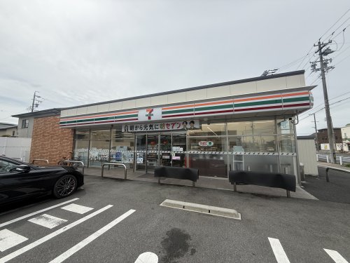 コンビニ　セブンイレブン四日市末永町店（コンビニ）まで110m