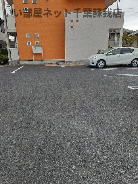 駐車場　駐車場があるので、車を買う予定の方も安心です