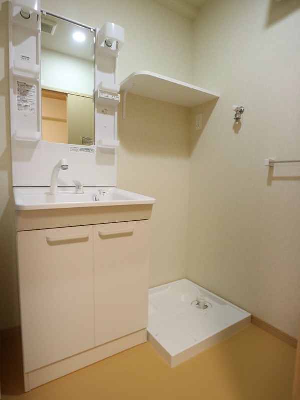 洗面設備　※別号室の参考写真です。