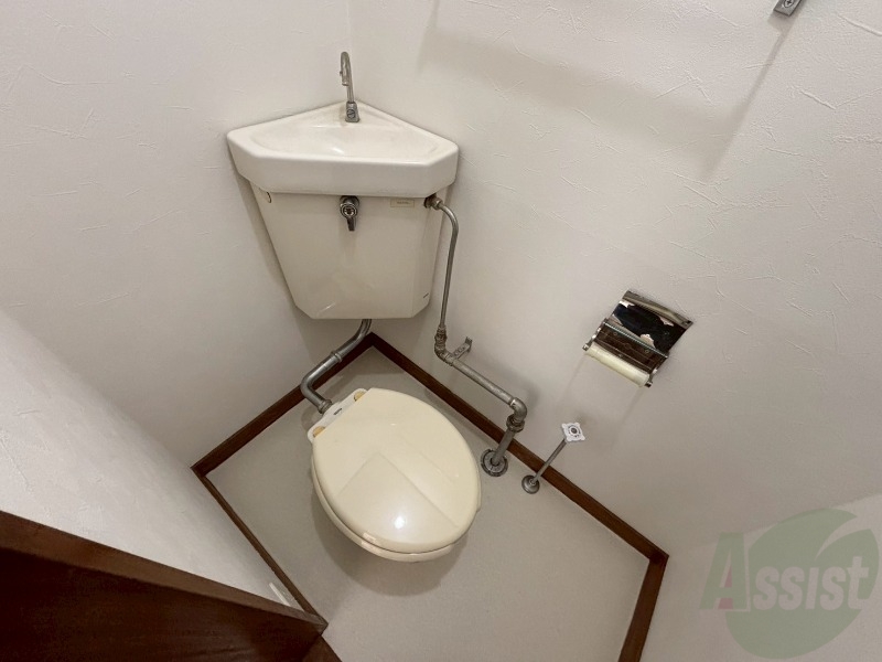 トイレ　こちらはトイレです。清潔感があり、安心して使用できます。