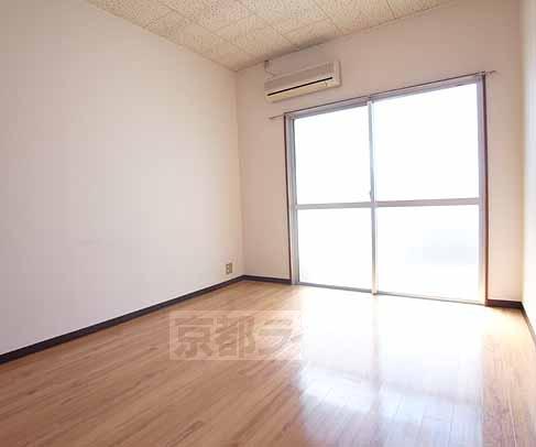 居室・リビング　広々とした部屋です。