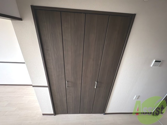 収納　こちらのクローゼットはリビングにございました。