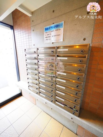 京急本線 上大岡駅 徒歩18分 4階建 築18年の外観写真