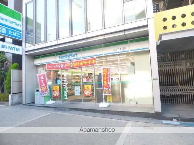 コンビニ　ファミリーマート（コンビニ）まで718m