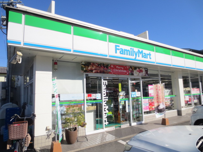 コンビニ　ファミリーマート（コンビニ）まで89m