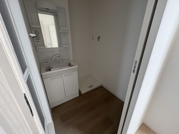 洗面設備　建築中のため参考写真です。
