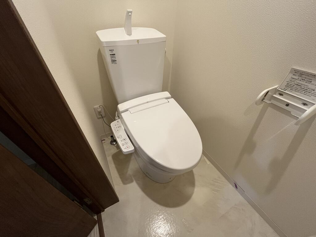 仙台市地下鉄南北線 黒松駅 徒歩7分 2階建 築8年のトイレ写真