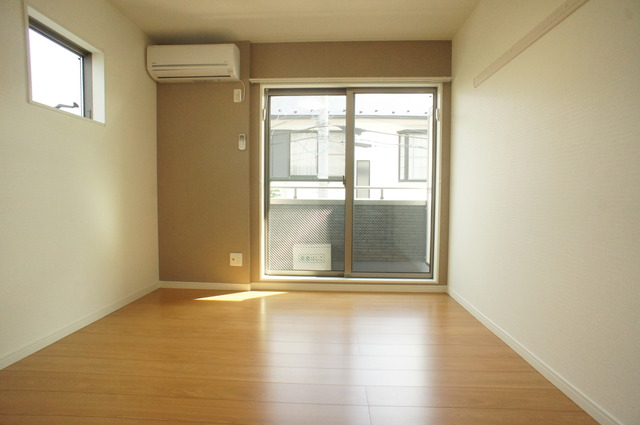 居室・リビング　２面採光なので、明るく風通しのよいお部屋です♪