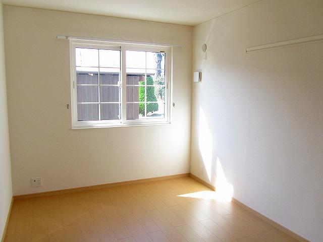 その他部屋・スペース　落ち着いて過ごせるお部屋なので、寝室にいかがでしょうか
