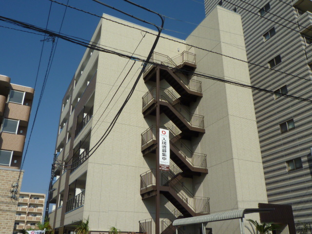 建物外観　オートロック付　鉄骨造マンション