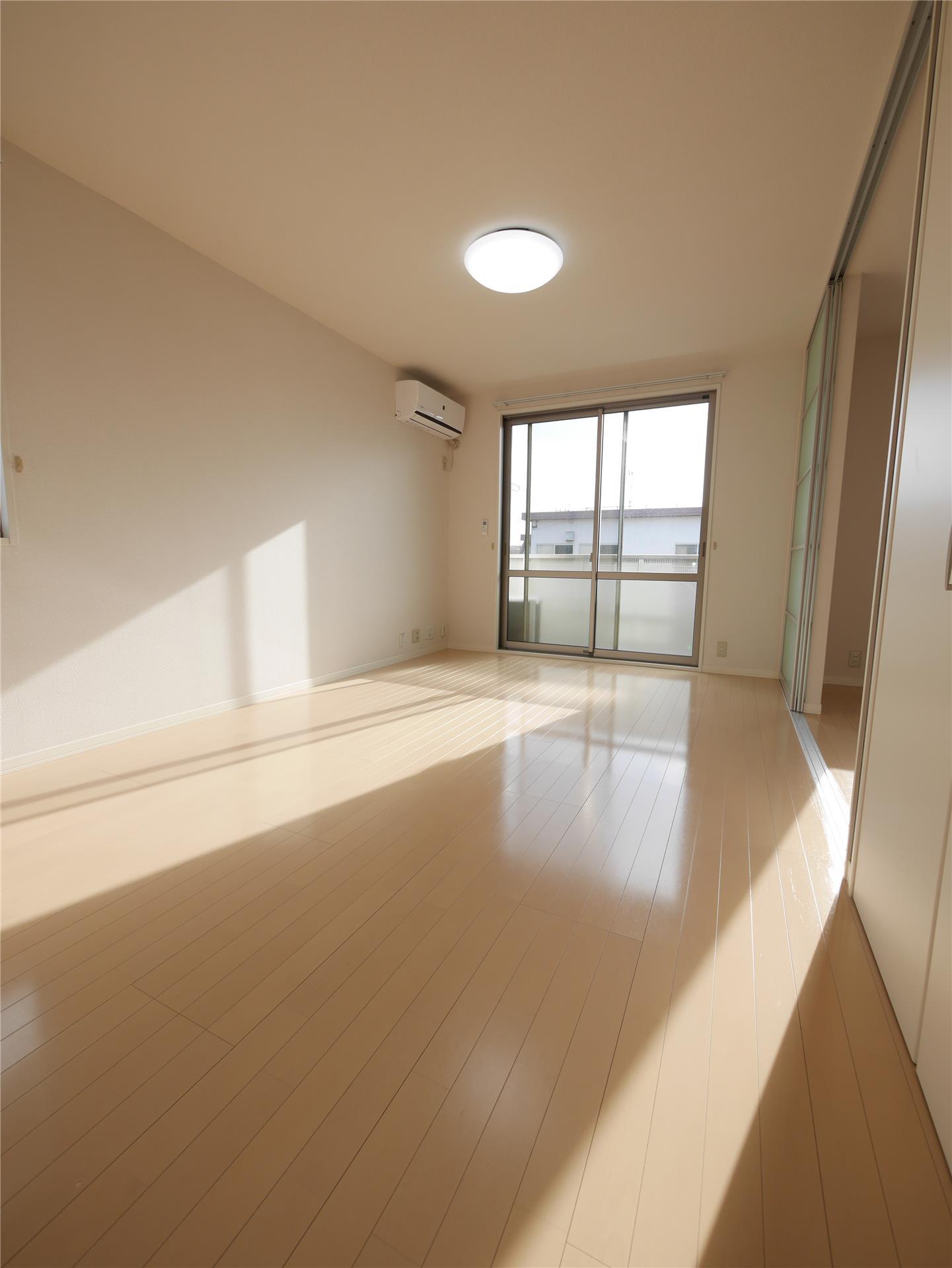 エクセラン殿川 B棟の居間写真