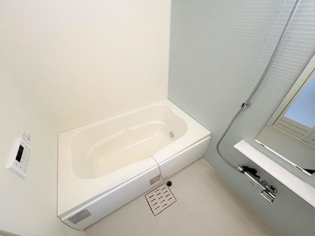 バス・シャワールーム　※同建物の別のお部屋の写真です。