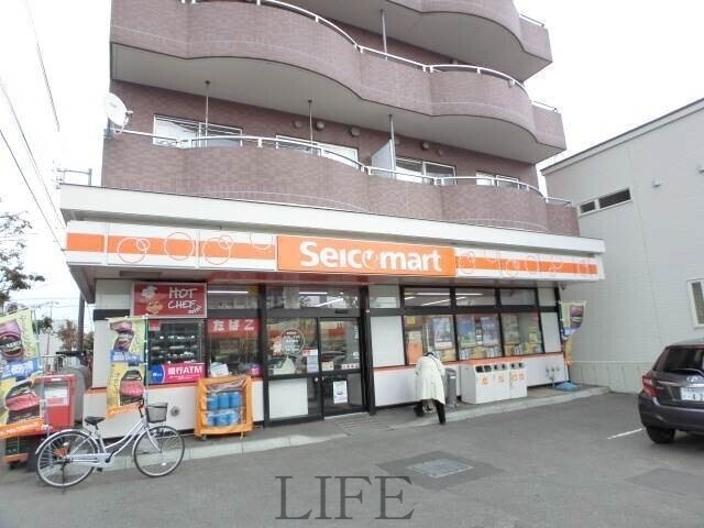 コンビニ　セイコーマート北郷13条通り店（コンビニ）まで151m