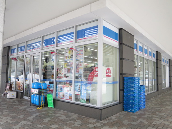 コンビニ　ローソン 札幌南3東3丁目店（コンビニ）まで250m