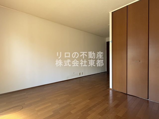 その他部屋・スペース　落ち着いた色合いのフローリング♪優しい雰囲気の室内です☆